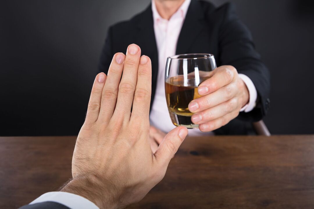 Alkolizm için kapsamlı tedavi, içkiyi sonsuza kadar bırakmanıza yardımcı olacaktır